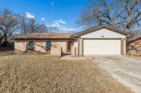 209 N Jarvis Ln, Azle, TX 76020