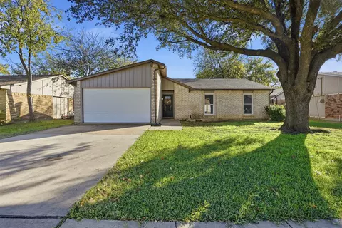 6520 Yarmouth Ave, North Richland Hills, TX 76182