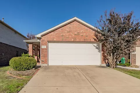 2121 Ingrid Ln, Fort Worth, TX 76131