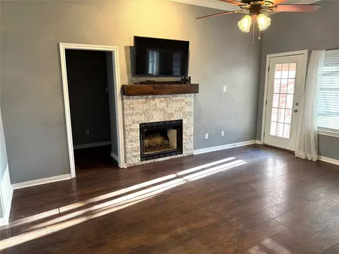 Living - 921 Cloud Croft, Hewitt, TX 76643 photo 1 of 5