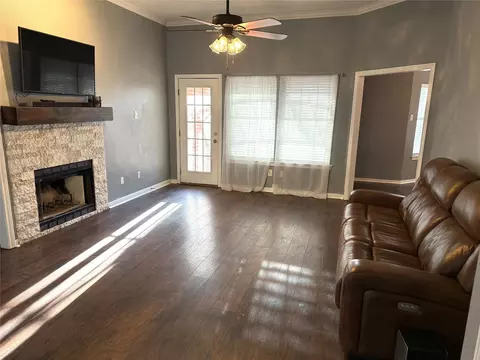 Living - 921 Cloud Croft, Hewitt, TX 76643 photo 2 of 5