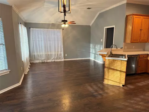 Living - 921 Cloud Croft, Hewitt, TX 76643 photo 3 of 5