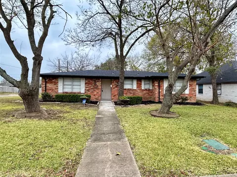 1300 Develon Dr, Mesquite, TX 75149