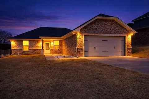 2306 Creek Dr, Granbury, TX 76048