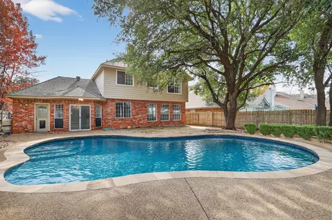 6114 Pinwood Cir, Arlington, TX 76001