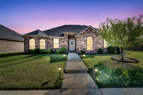 542 Meadowlake Dr, Waxahachie, TX 75165