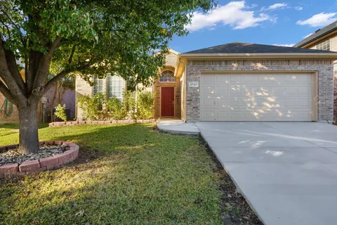 2721 Evening Shade Dr, Fort Worth, TX 76131