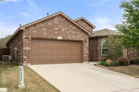 15816 Oak Pointe Dr, Fort Worth, TX 76177