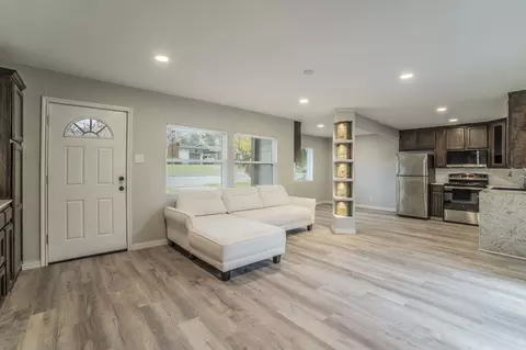 1704 Hillside Dr, River Oaks, TX 76114