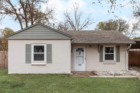 421 S Mcentire Ct, White Settlement, TX 76108