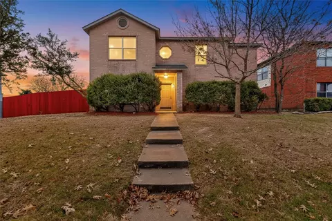 824 Willow Wood Dr, Cedar Hill, TX 75104