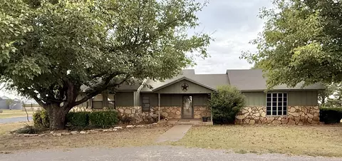 504 Loop Rd, Quanah, TX 79252