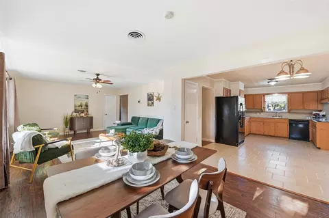 6112 Trail Lake Dr, Fort Worth, TX 76133