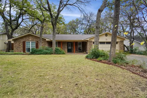 2847 Oak Forest Dr, Grapevine, TX 76051