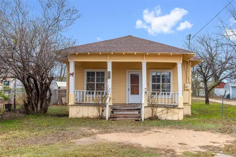 102 E Fitzgerald St, Bangs, TX 76823