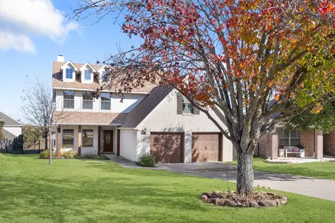 2824 Greenway Dr, Burleson, TX 76028