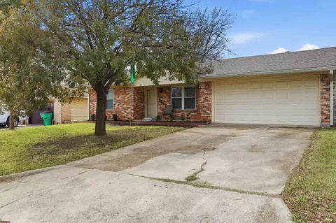 1813 Arkansas St, Gainesville, TX 76240