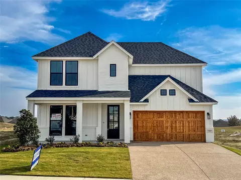 7295 Velvetleaf St, Benbrook, TX 76126