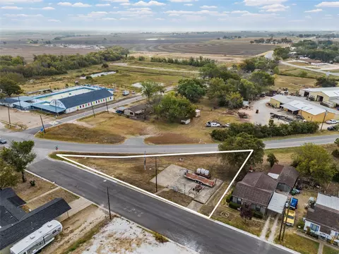 312 E Columbus St, West, TX 76691