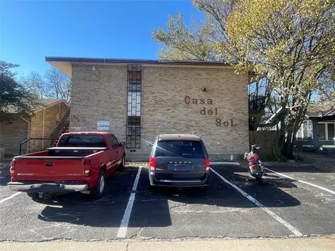 322 S Waco St, Weatherford, TX 76086
