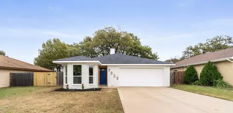 7325 Nantucket Dr, Forest Hill, TX 76140