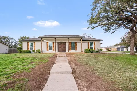4551 Parkwood Dr, Forest Hill, TX 76140