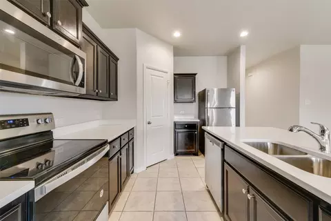 Kitchen - 711 Durango Ln, Cleburne, TX 76033 photo 3 of 3