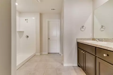 Bath - 711 Durango Ln, Cleburne, TX 76033 photo 1 of 2