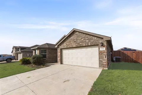 Exterior - 711 Durango Ln, Cleburne, TX 76033 photo 2 of 5