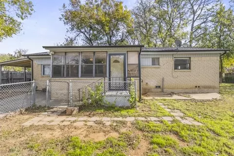 107 S Sheppard Dr, Euless, TX 76040