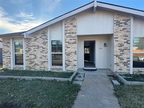 2125 Kings Rd, Carrollton, TX 75007