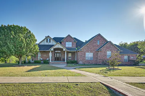 811 Mallard Pointe Dr, Cedar Hill, TX 75104