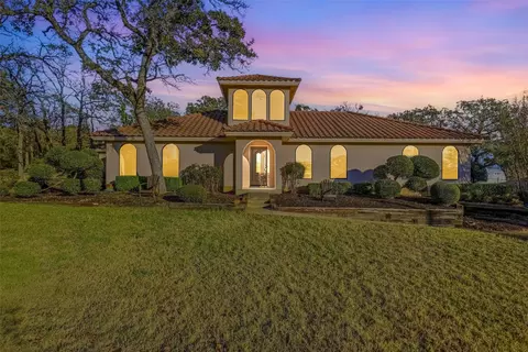 612 Shady Oaks Trl, Burleson, TX 76028