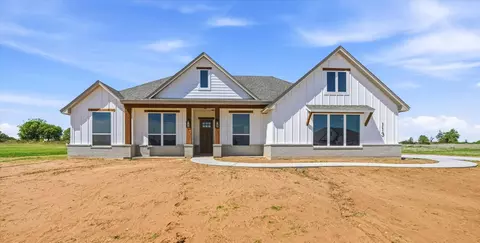 113 Cattleman Dr, Poolville, TX 76487