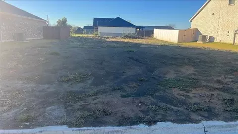 1100 Caspian Ln, Leonard, TX 75452