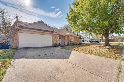 210 Wilshire Dr, Glenn Heights, TX 75154