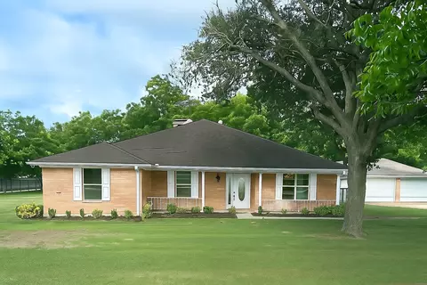 224 Lake By Dr, Seven Points, TX 75143