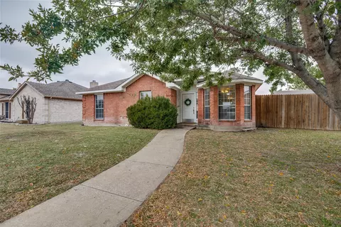 7205 Airline Dr, Rowlett, TX 75089