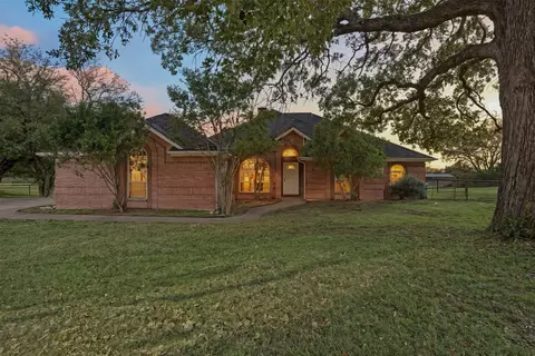 3300 Hummingbird Ct, Granbury, TX 76049