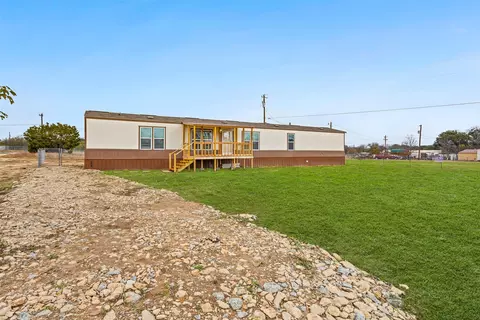 3210 Robinhood Dr, Granbury, TX 76048
