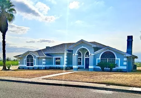 1069 Vista Hermosa Dr, Eagle Pass, TX 78852