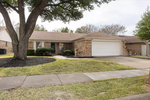 6628 Fair Oaks Dr, Watauga, TX 76148