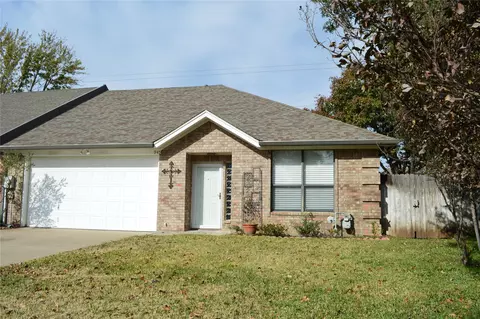 945 Heather Ct, Weatherford, TX 76086