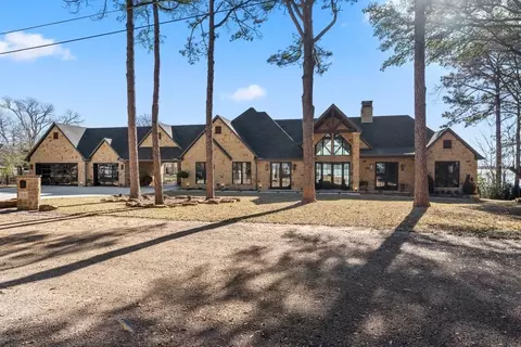 135 N Merlin Dr, Mabank, TX 75156