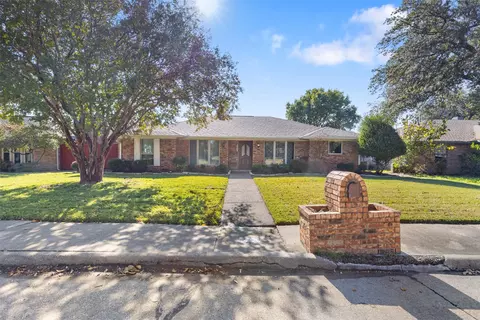 1924 Robin Meadow Dr, Carrollton, TX 75007
