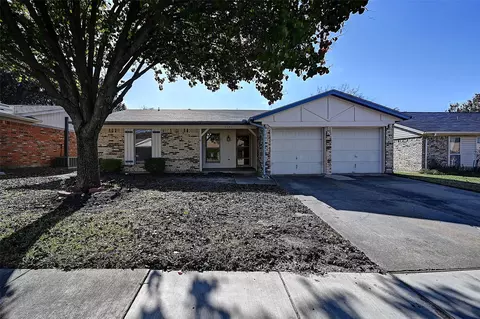 6640 Fair Oaks Dr, Watauga, TX 76148