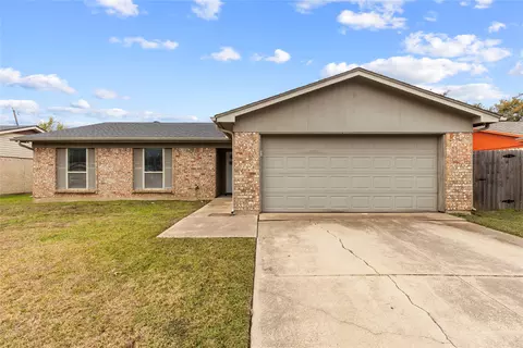 1245 N Knowles Dr, Saginaw, TX 76179