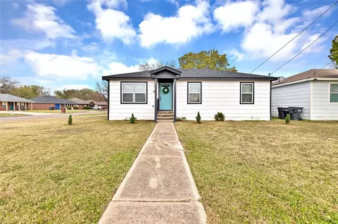 1600 Faulkner Ln, Waco, TX 76704