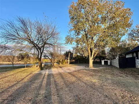 511 Beavers Dr, Southmayd, TX 75092