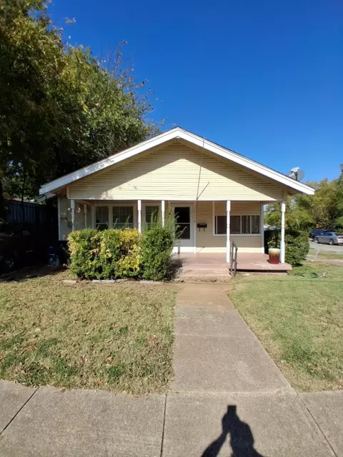 1015 E Morphy St, Fort Worth, TX 76104